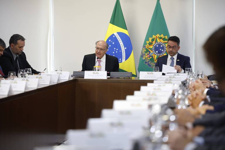 Governador de AL diz que gestão Lula prometeu auxílio para pescadores e ajuda com moradia em Maceió