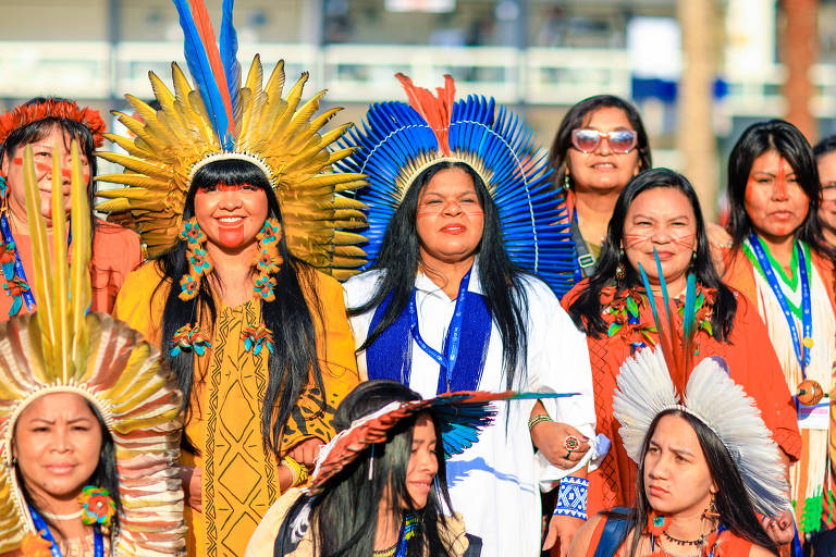 Mulheres indígenas fazem marcha na entrada da COP28; veja fotos