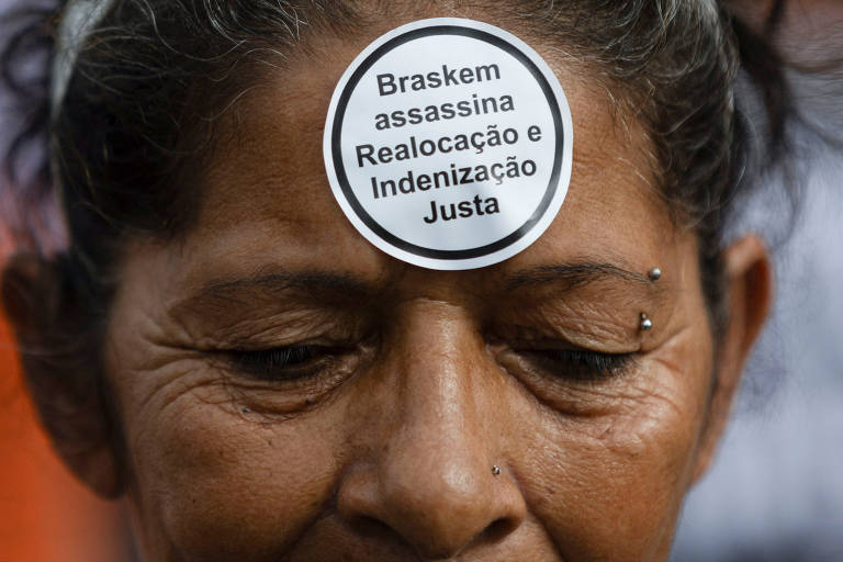 Moradores de Maceió protestam contra Braskem por afundamento de solo