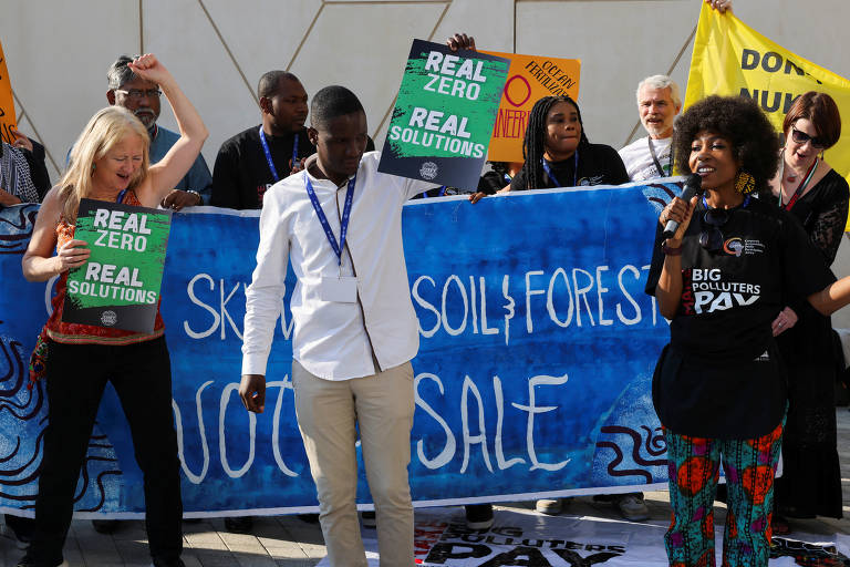 Ativistas jovens cobram transição energética justa na COP28