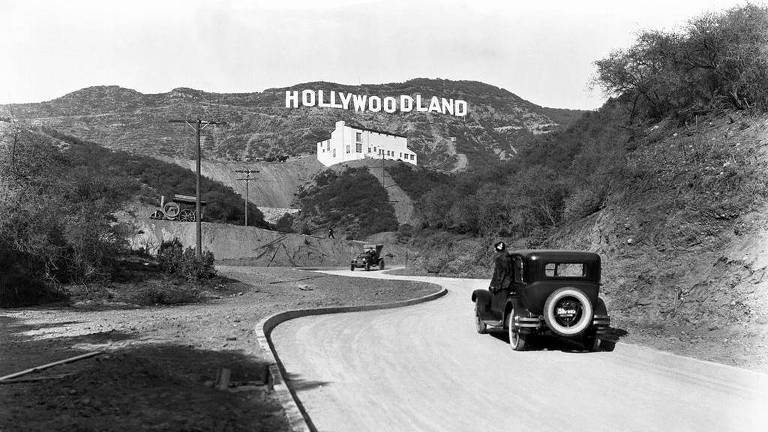 A surpreendente origem do letreiro de Hollywood que completa 100 anos (e não tem a ver com cinema)