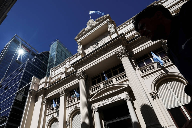 BC da Argentina corta juros para 40% após dados de inflação