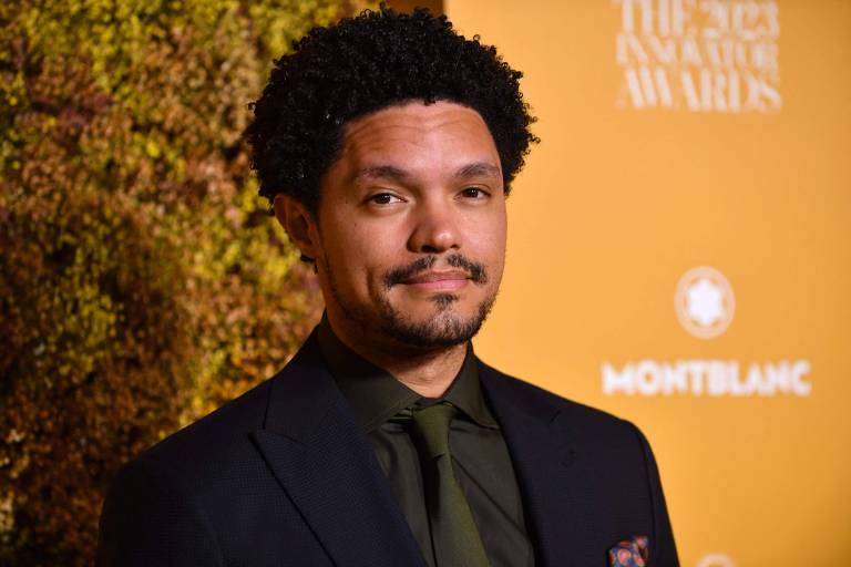 Comediante Trevor Noah vai apresentar a cerimônia do Grammy pela 4ª vez seguida