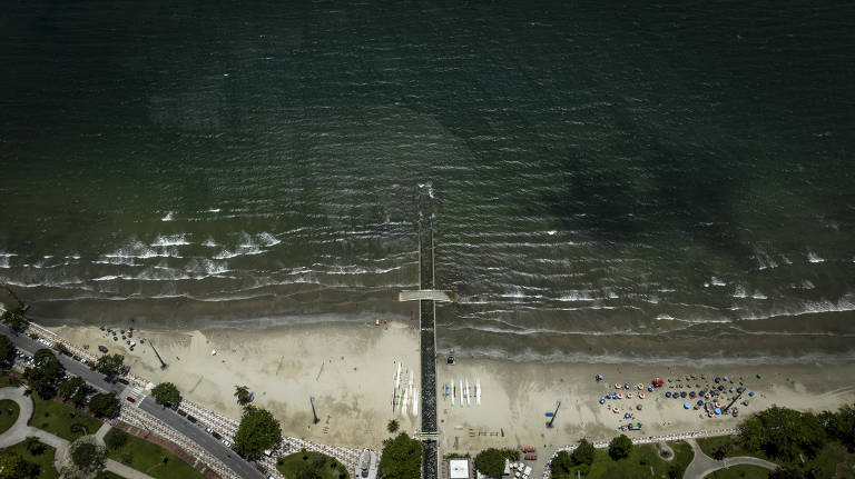 Ponta da Praia, nas proximidades do Aquário Municipal, em Santos