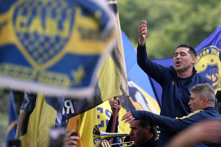 Riquelme leva recorde de eleitores às urnas, vence Macri e é eleito presidente do Boca Jrs