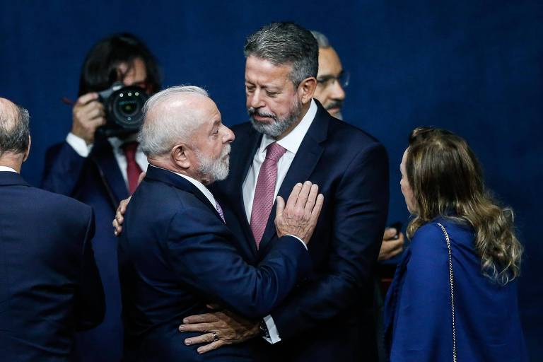 Relação conturbada de Lula com Câmara teve até ministro oferecendo cabeça ao centrão