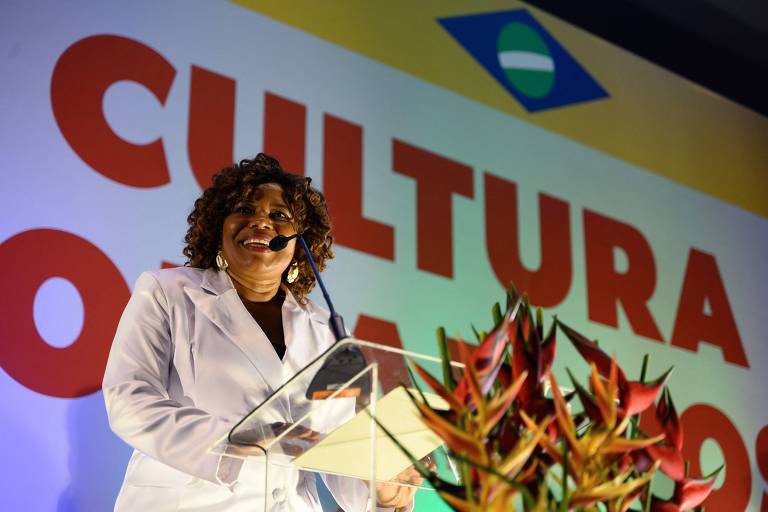 Justiça ordena que Governo de SP custeie passagem de delegação de cultura em evento do MinC