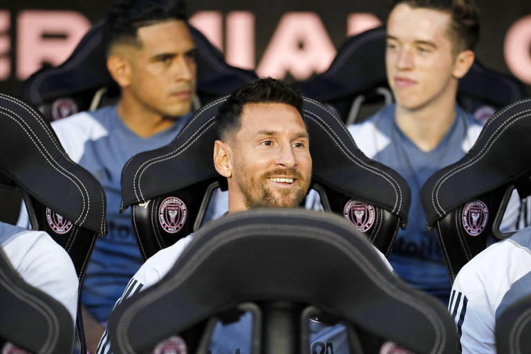 Messi sorri até no banco de reservas do Inter Miami