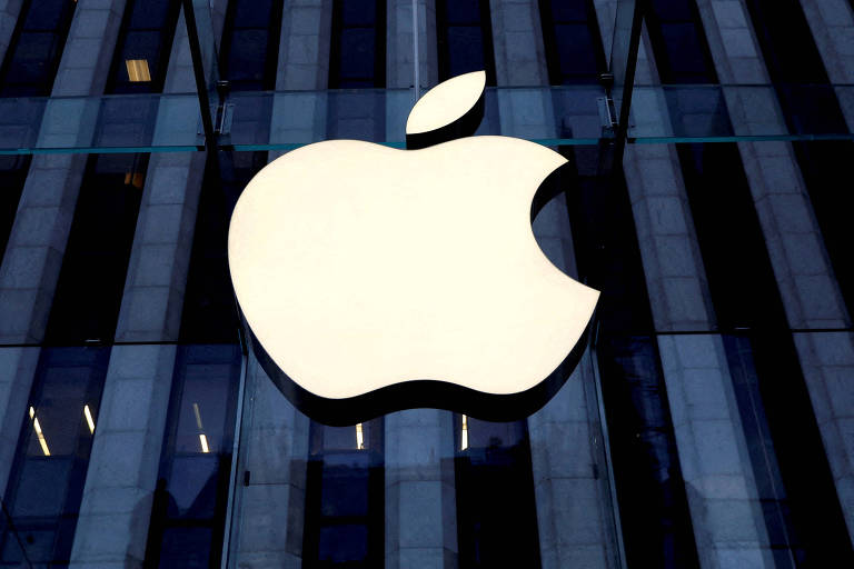 Imagem mostra placa em formato de maçã da logo da Apple