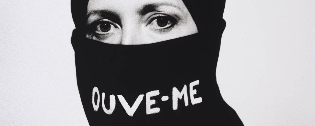 Ouve-me, 1979 Obra de Helena Almeida Fotografia, 63 x 43 cm Cortesia Galeria Filomena Soares, Lisboa