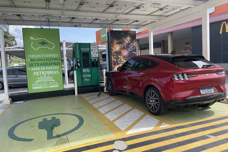 Viagem de carro elétrico Mustang Mach E