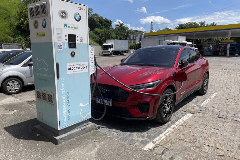 Viagem longa de carro elétrico é possível, mas exige sorte e paciência