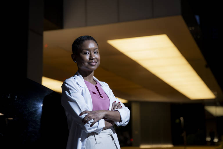 Nova geração de médicos traz olhar de diversidade, com discussão de efeitos de raça e gênero na saúde