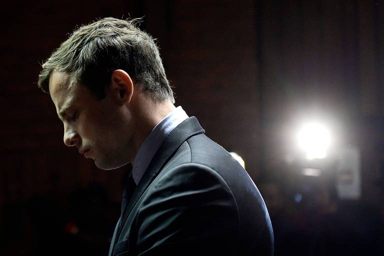 Oscar Pistorius é libertado 11 anos após assassinato da namorada