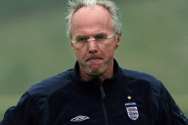 Sven-Goran Eriksson durante treino da seleção inglesa no Mittelbergstadion em Bühlertal, na Alemanha 