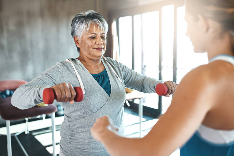 Musculação melhora sintomas de depressão e ansiedade em idosos, confirma estudo
