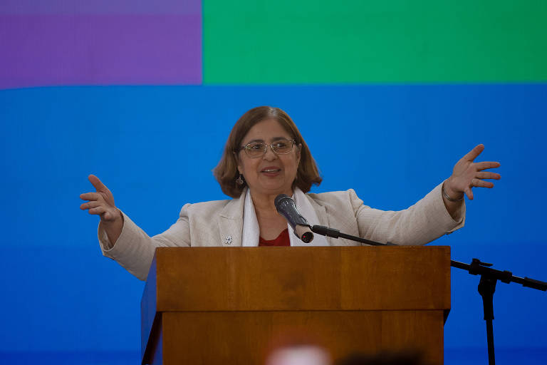Ministra Cida Gonçalves (Mulheres) na sanção da lei que obriga a equiparação de salários entre homens e mulheres