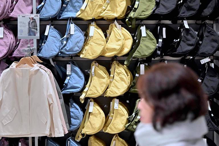 Uniqlo processa Shein por suposta cópia de sua popular bolsa de ombro Round Mini