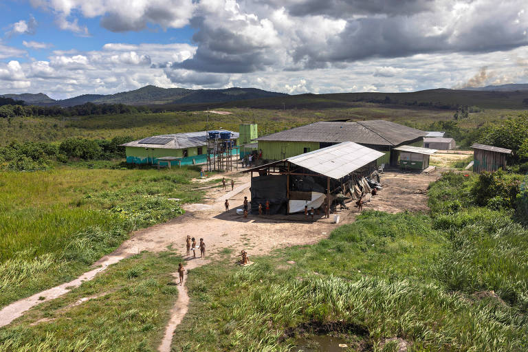 MEC investe R$ 32 milhões em escolas e formação de professores em território yanomami