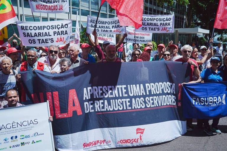 Servidores da Anvisa protestam em novembro de 2023 contra desmonte da agência reguladora