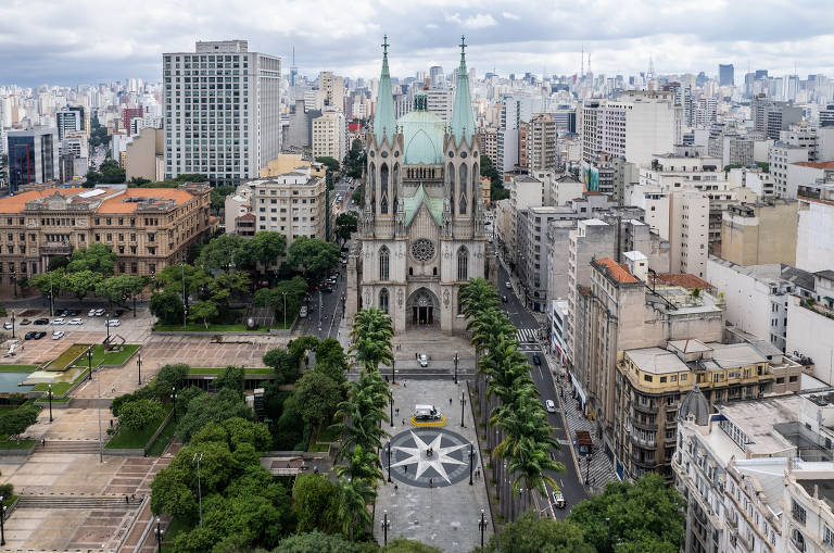 Praça da Sé recebe festa julina gratuita com apresentação de quadrilha e shows de forró