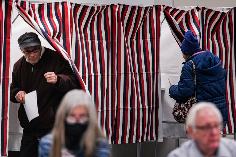 Eleitores na cidade de Manchester, no estado americano de New Hampshire, durante as primárias