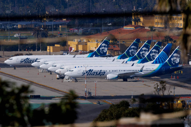 Aviões da Boeing 737 Max 9, operados pela Alaska Airlines, no aeroporto de San Diego, nos EUA