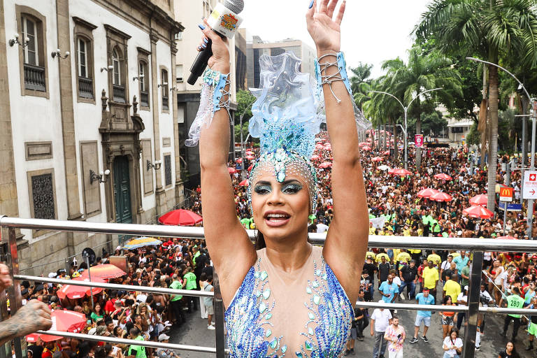 Bloco da Lexa reúne pernoitados no centro do Rio