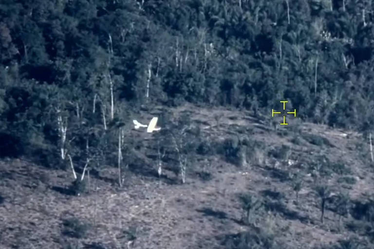 Caça da FAB intercepta com tiros avião que sobrevoava terra yanomami; veja vídeo