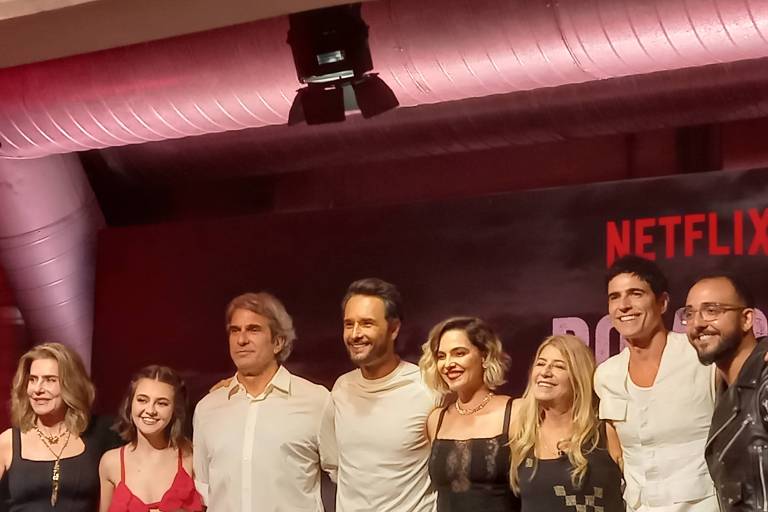 Elenco de 'Bom dia, Verônica' em festa de despedida