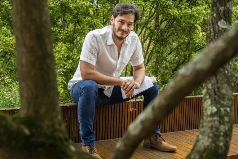 Tenho muitos trabalhos autorais na gaveta, diz Bruno Luperi sobre pecha de 'adaptador' do avô