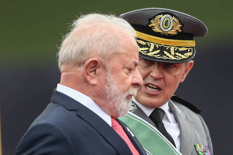 Vídeo: Lula é recebido em evento militar sob vaias e aplausos