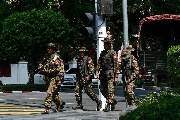 Três anos após golpe em Mianmar, milícias avançam e desmoralizam junta militar