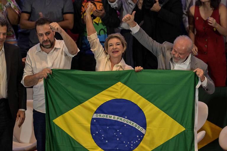 Guilherme Boulos (PSOL) ao lado de Marta Suplicy e de Lula na volta da ex-prefeita ao PT