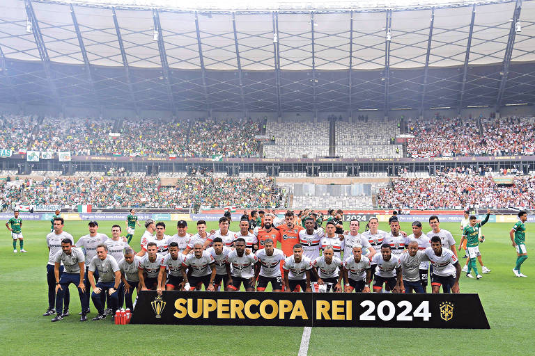 Time do São Paulo posa antes do jogo pela Supercopa do Brasil; disputa foi decidida nos pênaltis