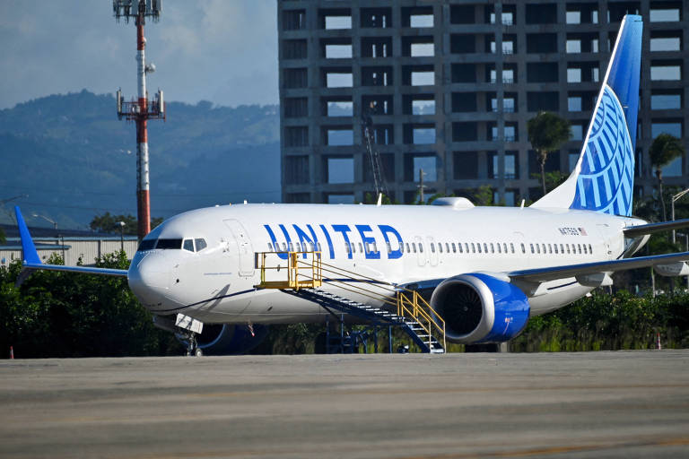 Boeing 737 Max 9, da United Airlines, no aeroporto de San Juan, em Porto Rico