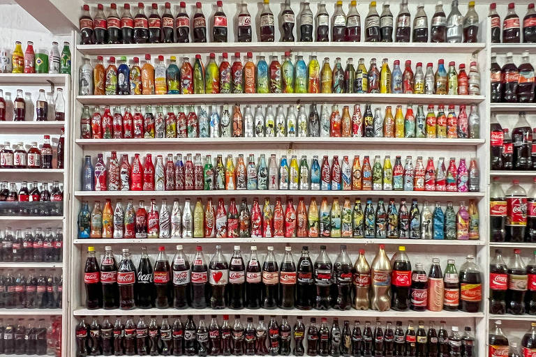 Restaurante paulistano esconde curioso museu da Coca-Cola