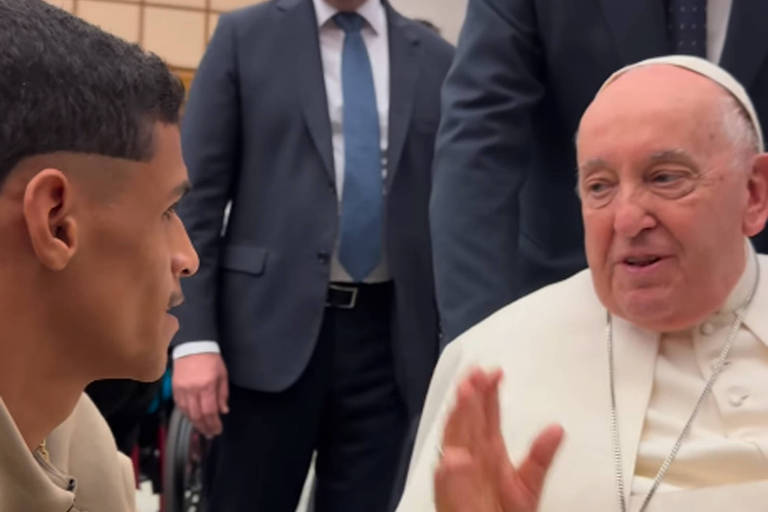 Messi ou Ronaldo?, pergunta Luva de Pedreiro ao papa Francisco