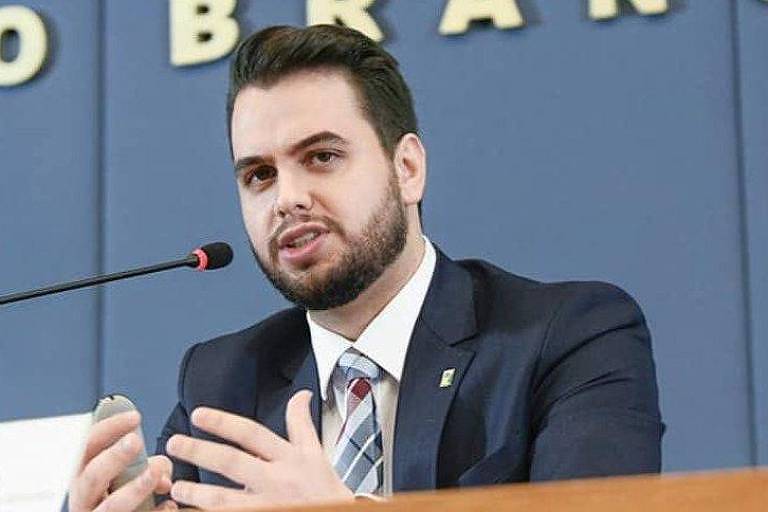 Advogado de Filipe Martins critica Moraes e diz que ministro não disponibiliza dados pedidos pela defesa