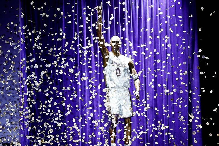 Kobe, homenageado com estátua, continua a exercer grande influência na NBA