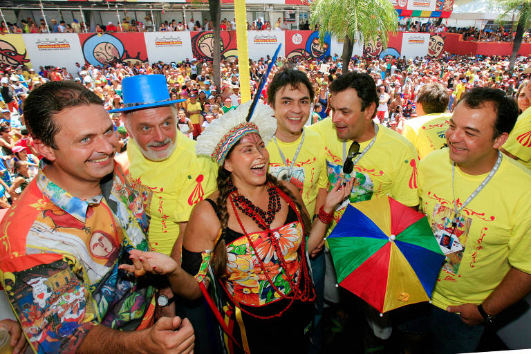 Carnaval de PE teve reunião de adversários em camarote e teste para prefeitos