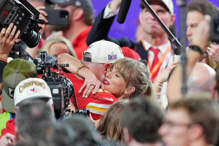 Taylor Swift e Travis Kelce se declaram um para o outro ao som de 'You Belong With Me'