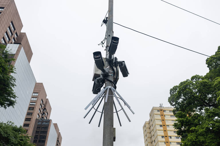 Prefeitura de SP instala estrutura antifurto em postes com câmeras do Smart Sampa