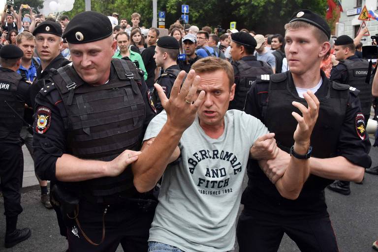 Navalni é preso durante uma marcha contra impunidade das forças policiais russas ocorrida no centro de Moscou, em 2019
