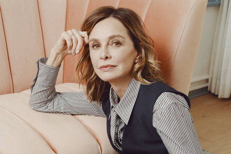 Calista Flockhart está de volta, com um bando de cisnes venenosos