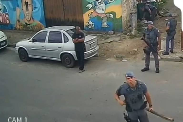 Policial militar quebra câmera de monitoramento em comunidade de Guarujá, um dos palcos da Operação Verão