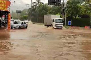 Chuva forte em Aparecida do Norte