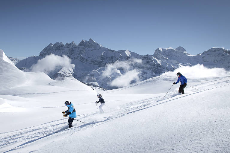 Alpes franceses atraem turistas com esqui, spas e balada na neve