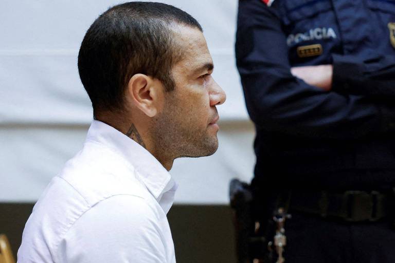 Daniel Alves, condenado por estupro, solicita liberdade provisória