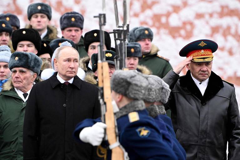 EUA anunciam mais sanções; Rússia avança no leste da Ucrânia